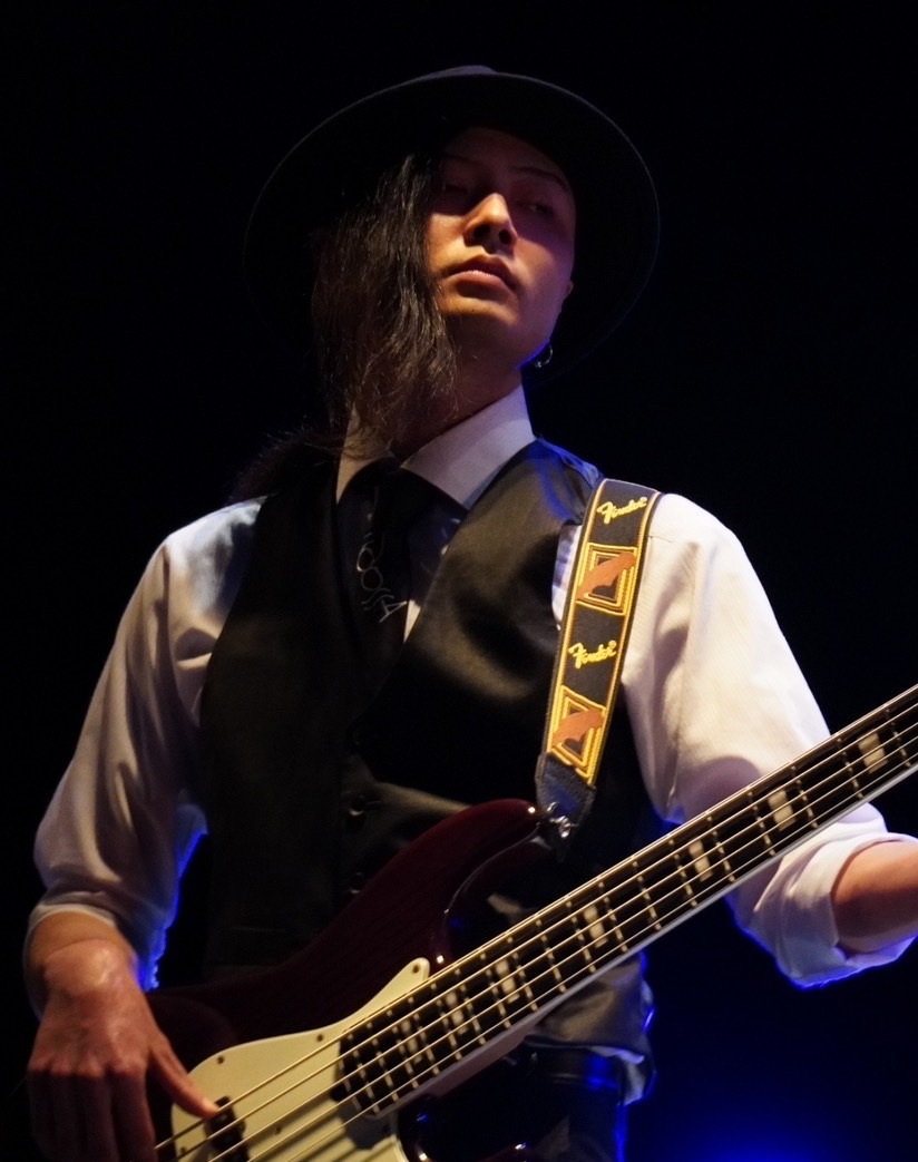 世田谷区三軒茶屋Miyakoda guitar schoolのベースレッスン担当講師の金谷雅人